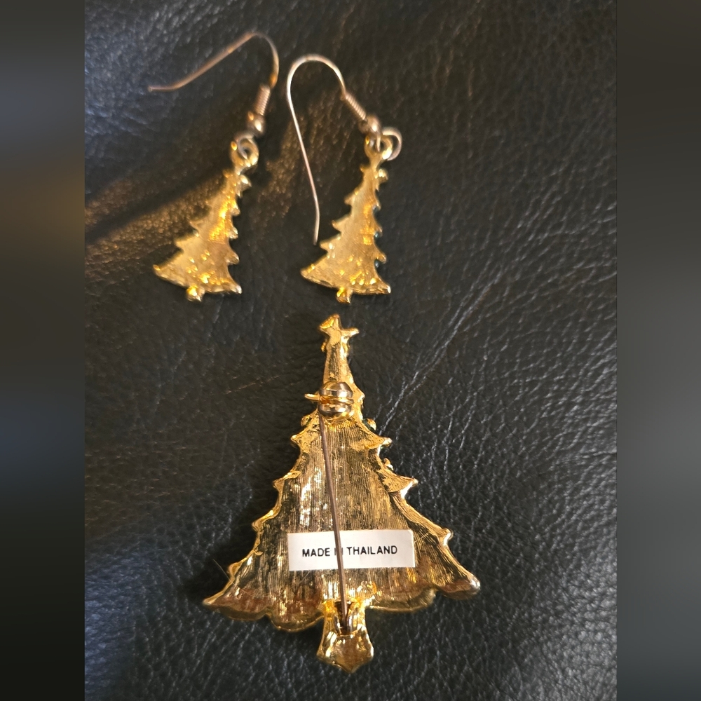 Christmas Holiday tree enamel jewelry collection pin & earrings - Picture 5 of 7